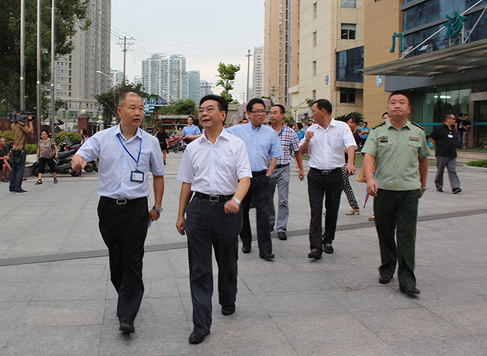 2013年9月25日，市政府副市长孔海龙一行对我院进行节前安全生产检查，.jpg