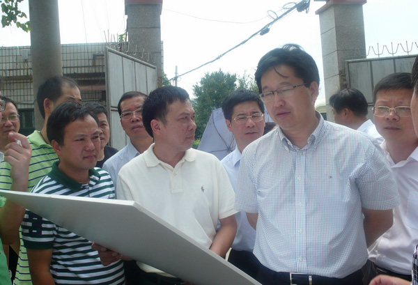 2012年8月15日，陈金彪市长现场督察温州市第六医院一期项目工程。.jpg